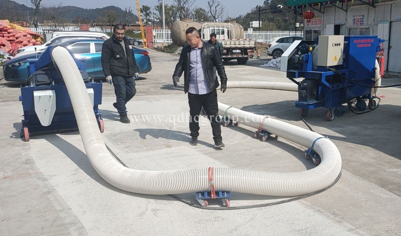 移動(dòng)拋丸機(jī)施工現(xiàn)場(chǎng) 移動(dòng)拋丸機(jī)施工現(xiàn)場(chǎng)