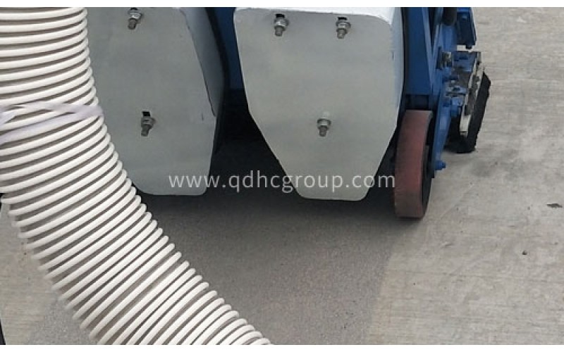 移動路面拋丸機(jī)可以去除路面殘留下的汽油