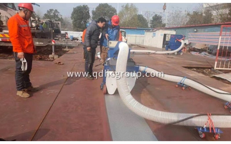 湖北襄陽客戶購(gòu)買移動(dòng)拋丸機(jī)去除鋼板的銹跡